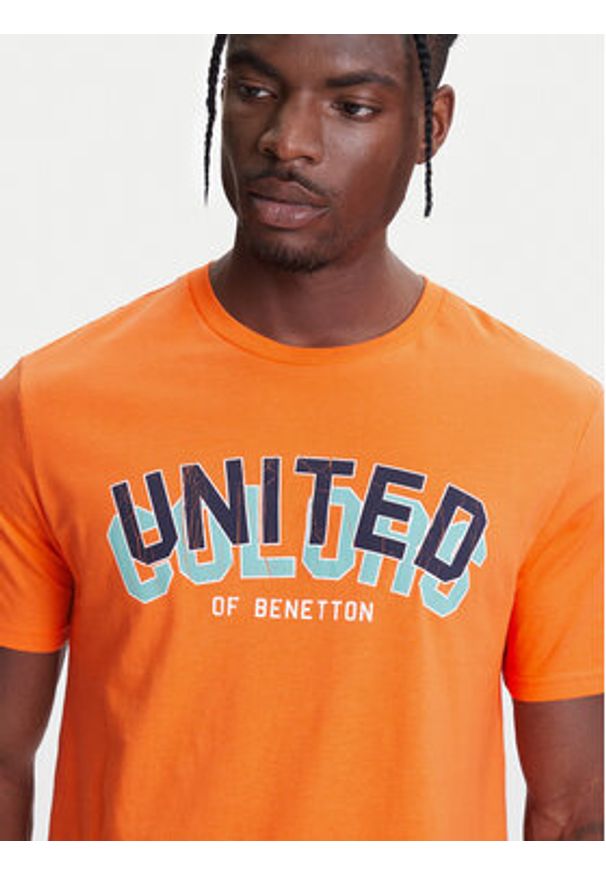 United Colors of Benetton - United Colors Of Benetton T-Shirt 3I1XU1096 Pomarańczowy Regular Fit. Kolor: pomarańczowy. Materiał: bawełna