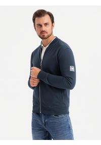 Ombre Clothing - Rozpinana bawełniana bluza męska dresowa bomberka – granatowa V4 - Rozmiar: L. Okazja: na co dzień. Kolor: niebieski. Materiał: dresówka, bawełna. Wzór: aplikacja. Styl: sportowy, casual, elegancki #7