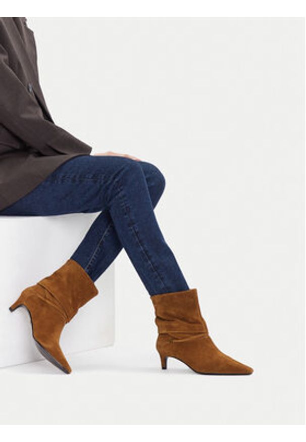 Gino Rossi Botki EO-DIUNA-120056 Brązowy. Kolor: brązowy. Materiał: skóra, zamsz