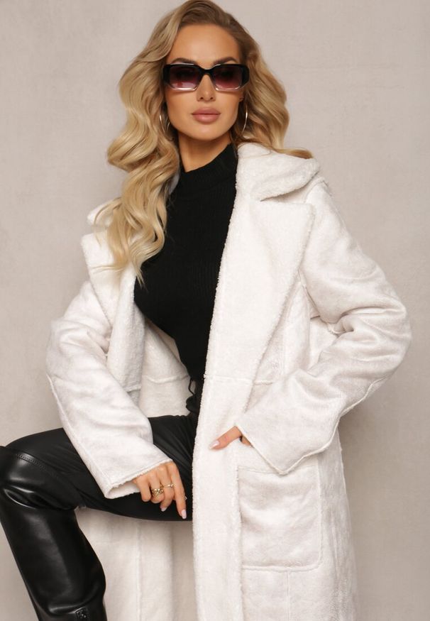 Renee - Biały Dwustronny Płaszcz z Kożuszkiem Ducta. Kolor: biały. Materiał: futro