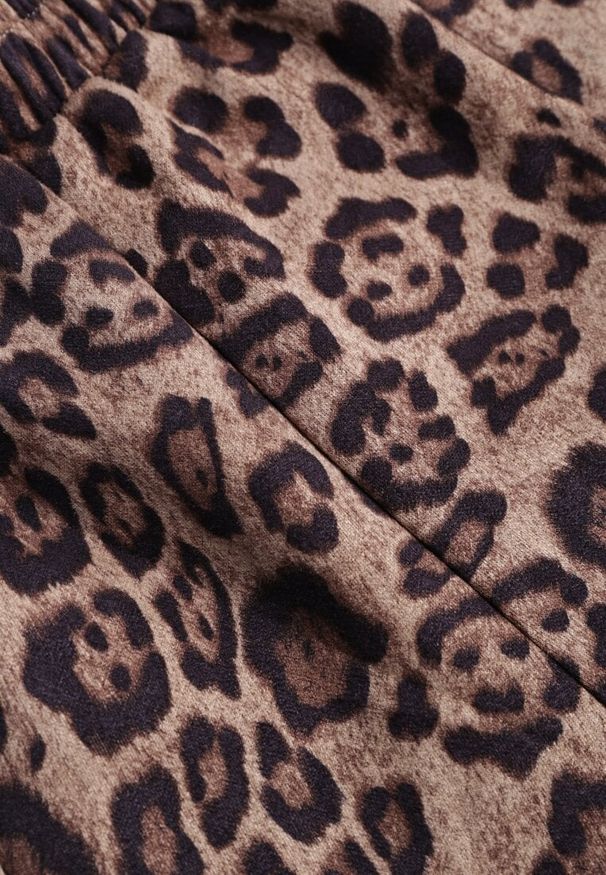 Renee - Beżowe Spodnie z Prostymi Nogawkami w Panterkę Enalora. Okazja: na spotkanie biznesowe, na co dzień. Kolor: beżowy. Materiał: materiał. Wzór: motyw zwierzęcy. Styl: elegancki, biznesowy, casual