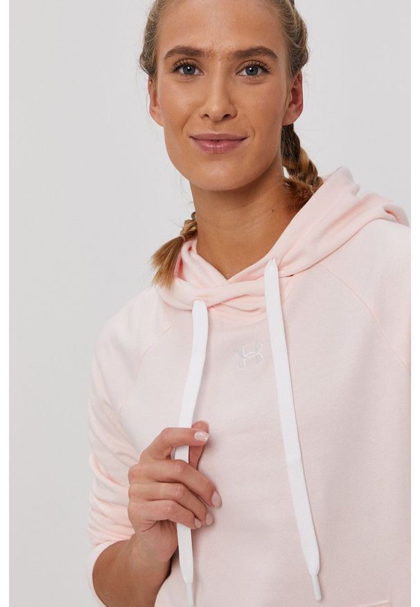 Under Armour - Bluza. Okazja: na co dzień. Typ kołnierza: kaptur. Kolor: różowy. Materiał: dzianina. Długość rękawa: długi rękaw. Długość: długie. Styl: casual