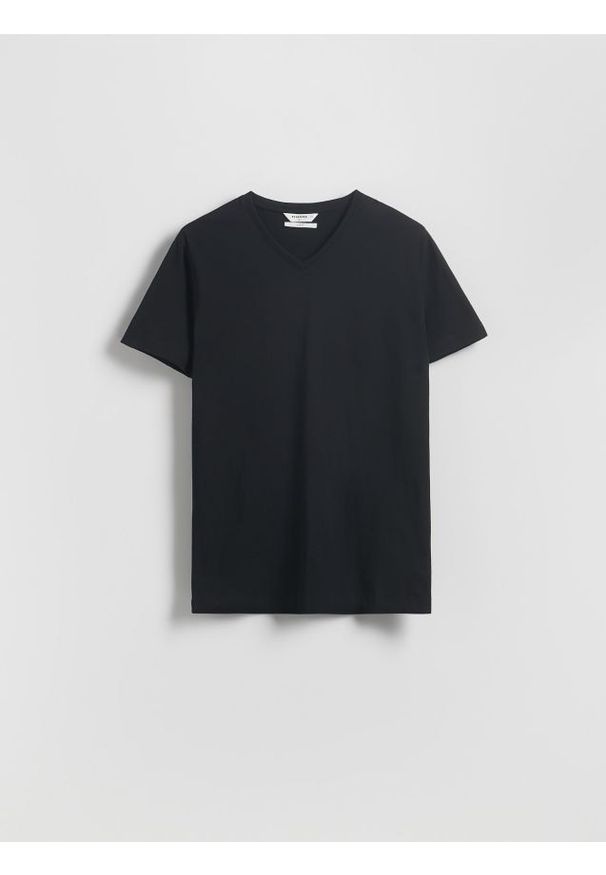 Reserved - T-shirt slim z dekoltem V - czarny. Kolor: czarny. Materiał: bawełna, dzianina