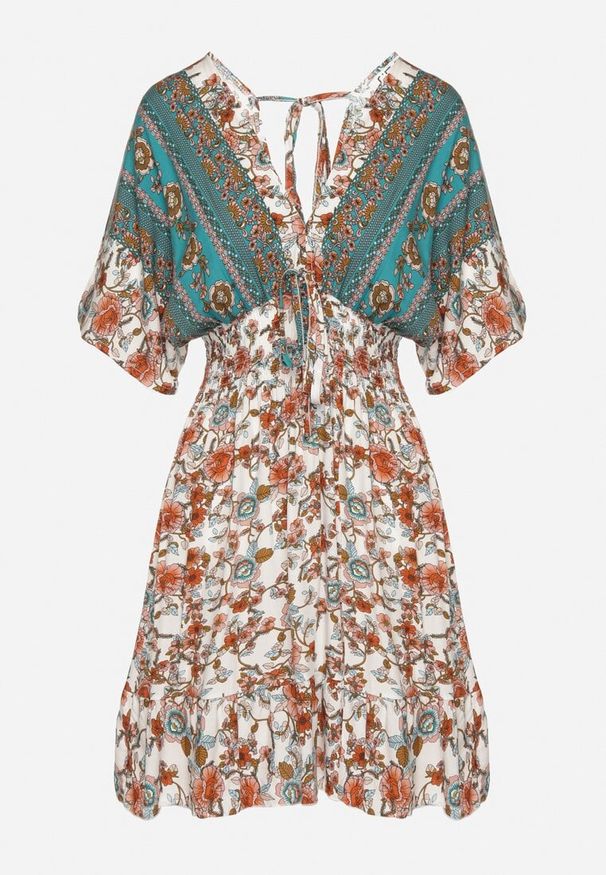 Born2be - Zielona Wiskozowa Sukienka w Kwiatowy Wzór z Wiązaniem z Tyłu Laturea. Okazja: na co dzień, na randkę. Typ kołnierza: dekolt w serek. Kolor: zielony. Materiał: wiskoza. Wzór: kwiaty. Typ sukienki: rozkloszowane, proste. Styl: casual