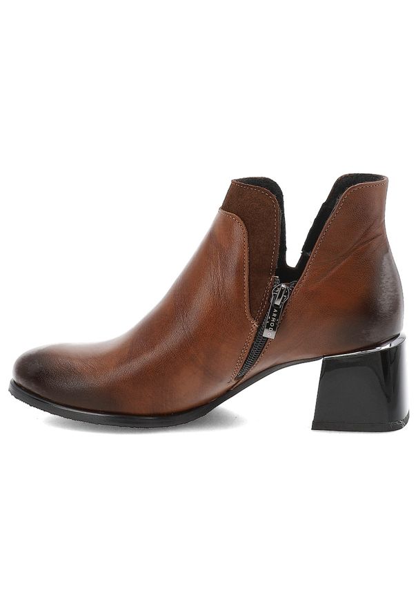 Botki damskie Armodo, na klocku skórzane eleganckie z okrągłym noskiem i na zamek, rude, 60559-S. Okazja: na co dzień. Nosek buta: okrągły. Zapięcie: zamek. Kolor: brązowy. Materiał: materiał, skóra, lakier, jeans. Obcas: na obcasie. Styl: casual, elegancki. Wysokość obcasa: średni