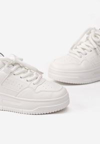 Born2be - Białe Sneakersy na Platformie z Szerokimi Sznurówkami Ferinal. Wysokość cholewki: przed kostkę. Zapięcie: sznurówki. Kolor: biały. Szerokość cholewki: normalna. Obcas: na platformie