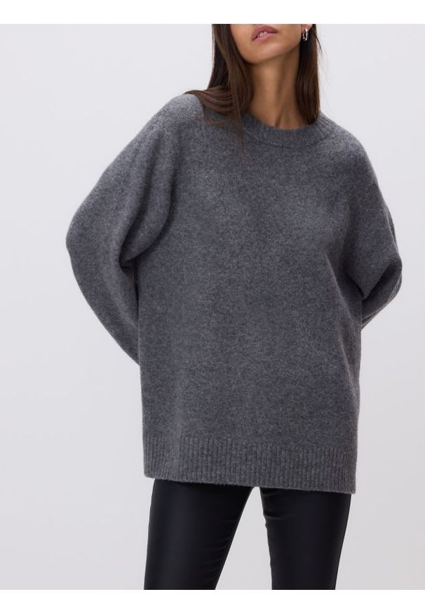 Reserved - Gładki sweter - szary. Kolor: szary. Materiał: wełna, dzianina. Wzór: gładki