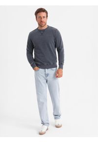 Ombre Clothing - Washowana bluza męska z ozdobnym przeszyciem przy dekolcie - granatowa V4 - Rozmiar: L. Kolor: niebieski. Materiał: jeans, materiał, poliester, bawełna. Wzór: haft #4