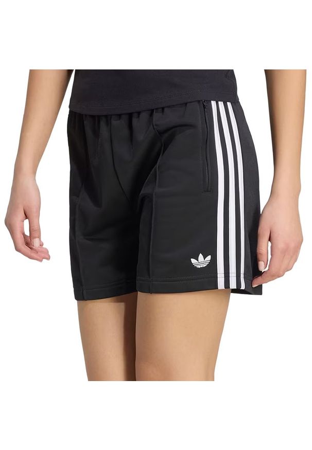 Adidas - Spodenki damskie adidas Originals Firebird Classic KD5569 - czarne. Stan: podwyższony. Kolor: czarny. Materiał: tkanina, poliester. Długość: krótkie. Wzór: gładki