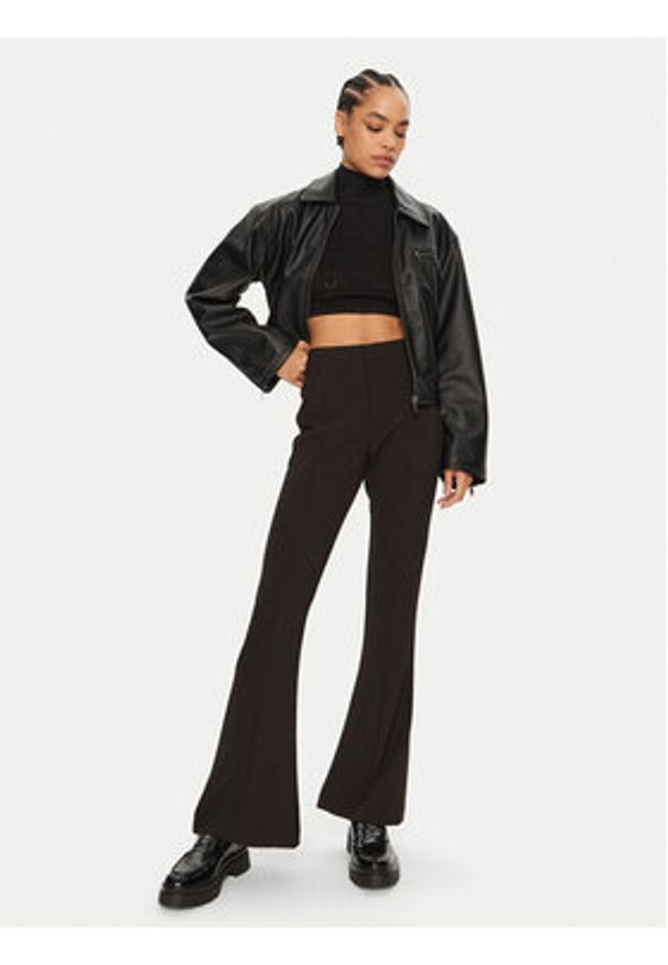 Gina Tricot Spodnie materiałowe Slim Bootcut Trousers 22856 Czarny Bootcut Fit. Kolor: czarny. Materiał: syntetyk