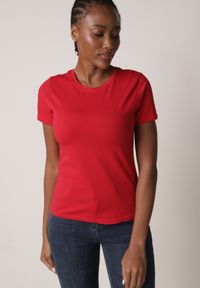 Born2be - Czerwony Bawełniany T-shirt w Klasycznym Stylu Nedila. Kolor: czerwony. Materiał: bawełna. Długość: długie. Styl: klasyczny #1