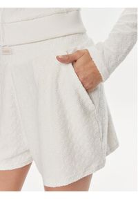 Guess Szorty sportowe V4GD15 KC5W2 Écru Loose Fit. Materiał: syntetyk