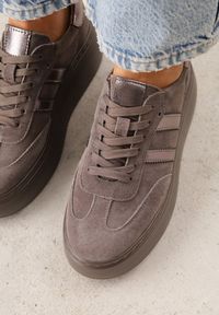 Renee - Brązowe Sneakersy z Zamszu Naturalnego na Platformie ze Skórzaną Wkładką Rionelle. Okazja: na co dzień. Kolor: brązowy. Materiał: zamsz, skóra. Obcas: na platformie #7