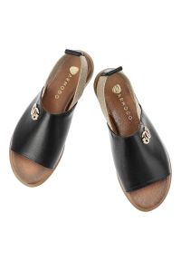 Sandały damskie Armodo, cholewka ze skóry naturalnej wsuwany fason elastyczna gumka z tyłu odkryte palce, czarne, 40473. Okazja: na co dzień. Zapięcie: pasek. Kolor: czarny. Wzór: aplikacja. Materiał: skóra. Sezon: lato. Obcas: na obcasie. Styl: casual, elegancki, klasyczny. Wysokość obcasa: niski #7