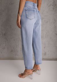 Renee - Niebieskie Basic Jeansy Mom z Bawełny Nemortia. Okazja: na co dzień. Stan: podwyższony. Kolor: niebieski. Styl: vintage, casual #6