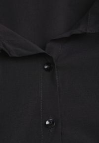 Renee - Czarna Gładka Koszula Zapinana na Guziki Hejora. Okazja: na co dzień, na randkę. Kolor: czarny. Materiał: jeans, satyna, wiskoza. Wzór: gładki. Styl: casual #2