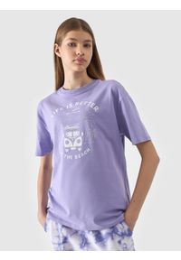 4f - 4F T-shirt oversize z nadrukiem dziewczęcy - fioletowy 134 (8-9 lat). Okazja: na co dzień. Kolor: fioletowy. Materiał: jersey, elastan, dzianina, bawełna, materiał. Długość rękawa: krótki rękaw. Długość: krótkie. Wzór: nadruk. Sezon: lato. Styl: sportowy, wakacyjny, klasyczny, casual
