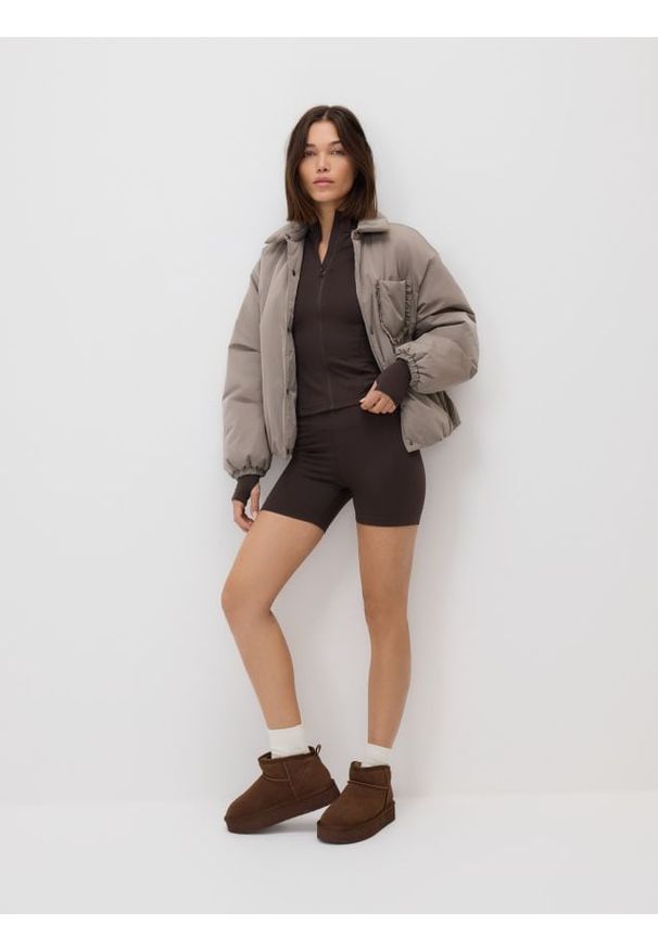 Reserved - Szorty typu kolarki - ciemnobrązowy. Kolor: brązowy. Materiał: dzianina