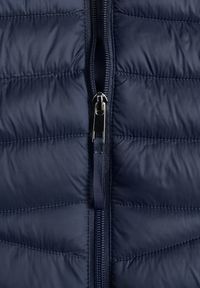 Renee - Granatowa Przejściowa Kurtka Pikowana z Kapturem z Możliwością Odpięcia Pretiga. Okazja: na spacer. Typ kołnierza: kaptur. Kolor: niebieski. Materiał: nylon, jeans #2