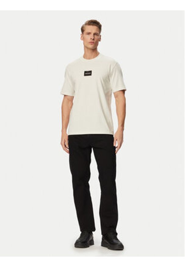 Hugo - HUGO T-Shirt Dumeon 50557445 Kremowy Regular Fit. Kolor: kremowy. Materiał: bawełna