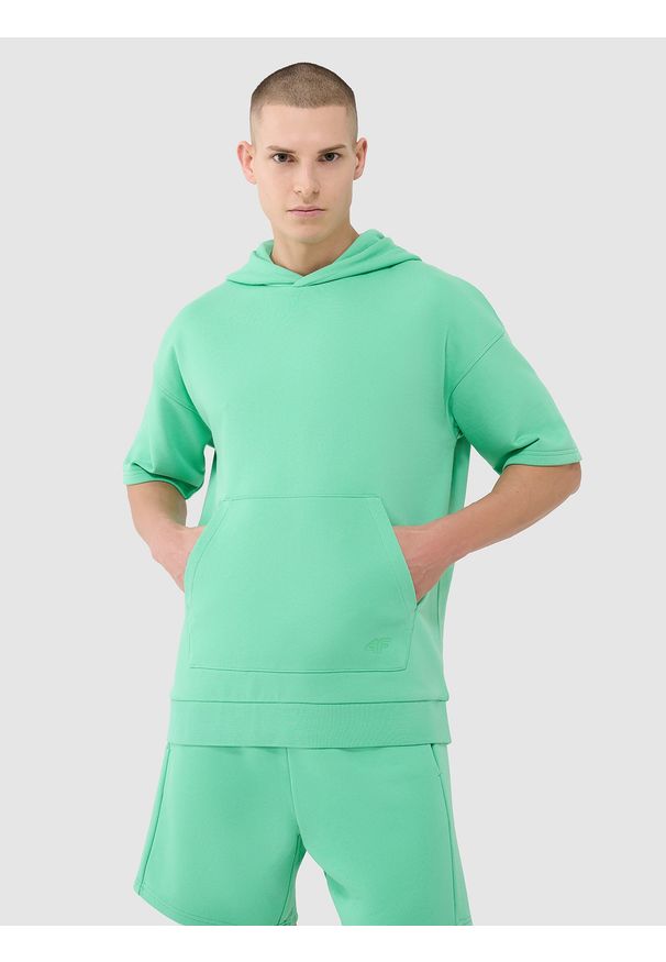 4f - 4F Bluza z krótkim rękawem z kapturem męska - zielona XL. Okazja: na co dzień. Typ kołnierza: kaptur. Kolor: zielony. Materiał: dzianina, dresówka, bawełna, poliester, materiał. Długość rękawa: krótki rękaw. Długość: krótkie. Wzór: gładki, ze splotem. Styl: sportowy, casual