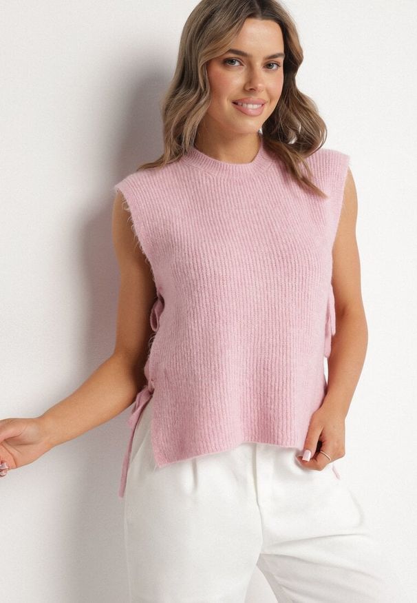 Born2be - Różowa Kamizelka Dzianinowa z Wełną i Wiskozą Wiązana po Bokach Annivoria. Kolor: różowy. Materiał: dzianina, wełna, wiskoza. Styl: elegancki