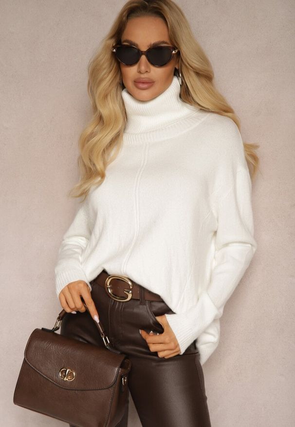 Renee - Biały Golf o Fasonie Klasycznego Swetra z Domieszką Kaszmiru Rorilaine. Okazja: na co dzień. Typ kołnierza: golf. Kolor: biały. Materiał: kaszmir. Długość rękawa: długi rękaw. Długość: długie. Wzór: aplikacja. Styl: klasyczny