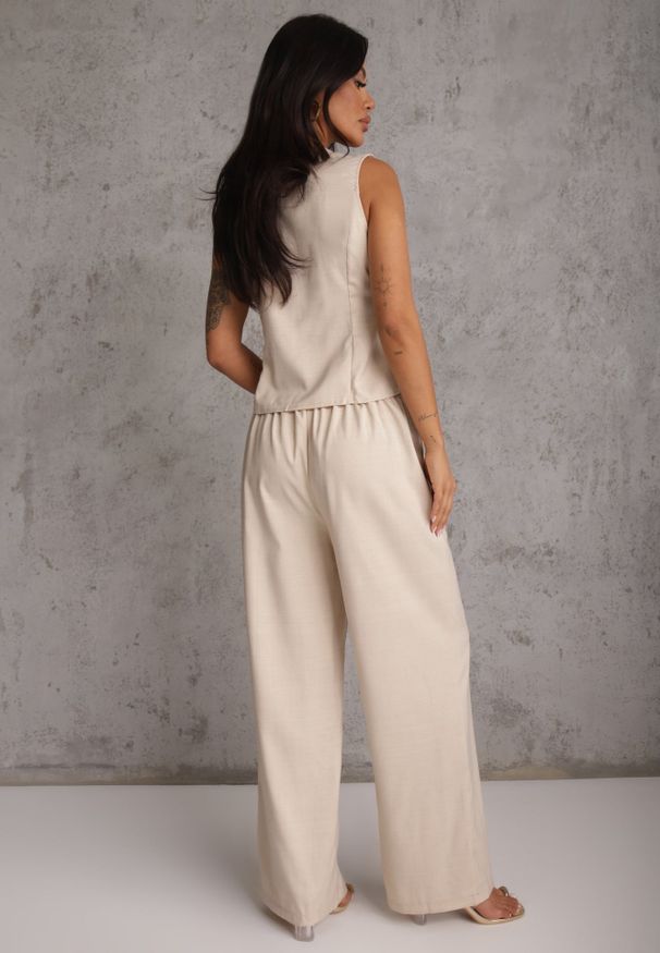 Renee - Jasnobeżowy Komplet Garniturowy Spodnie Wide Leg i Kamizelka z Paskami z Klamrami Sartora. Kolor: beżowy