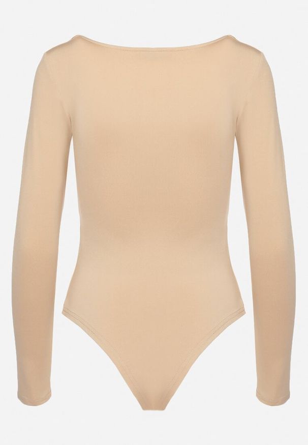 Born2be - Beżowe Body z Długim Rękawem i Kwadratowym Dekoltem Teraza. Typ kołnierza: dekolt kwadratowy. Kolor: beżowy. Długość rękawa: długi rękaw. Długość: długie