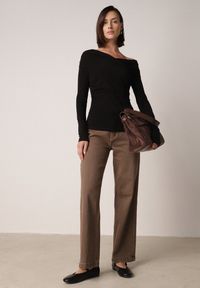 Born2be - Czarna Bluzka z Bawełną Dekoltem Typu Łódka i Marszczeniem Typhatos. Okazja: na co dzień. Kolor: czarny. Materiał: bawełna. Styl: casual, elegancki #6