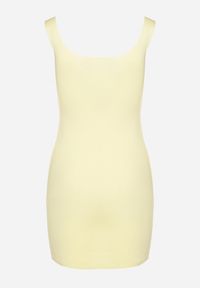 Born2be - Żółta Dopasowana Sukienka ze Sznurowaniem przy Dekolcie Tilawena. Okazja: na co dzień. Kolor: żółty. Typ sukienki: oversize. Styl: elegancki, casual #4