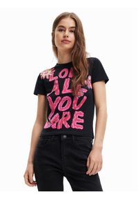 Desigual T-Shirt Love All You 23SWTKAV Czarny Regular Fit. Kolor: czarny. Materiał: bawełna
