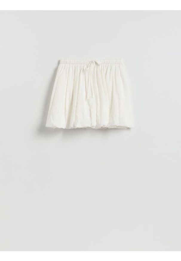 Reserved - Spódnico-szorty z wiskozą - biały. Kolor: biały. Materiał: wiskoza