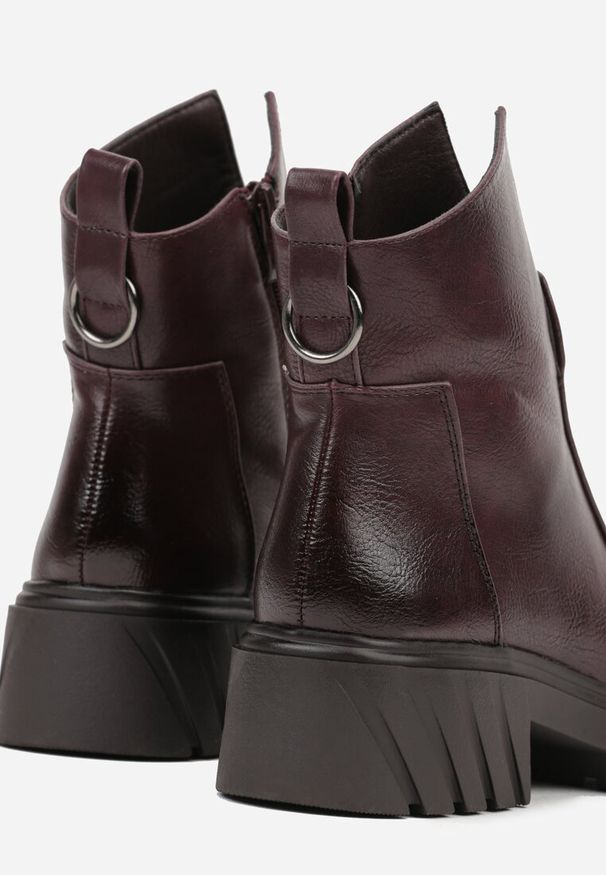 Born2be - Bordowe Casualowe Botki na Podeszwie z Tłoczeniami Rasidia. Okazja: na co dzień. Zapięcie: zamek. Kolor: czerwony. Styl: casual