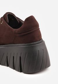 Born2be - Brązowe Sneakersy VICES na Grubej Tłoczonej Podeszwie Cheka. Okazja: na co dzień. Zapięcie: sznurówki. Kolor: brązowy. Materiał: jeans #5
