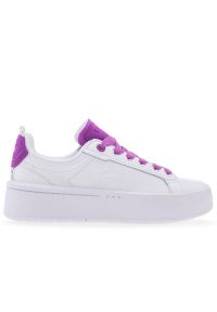 Buty Lacoste Carnaby Plat 123 1 SFA 745SFA0040-Z54 - białe. Okazja: na co dzień. Zapięcie: sznurówki. Kolor: biały. Materiał: skóra, materiał, guma. Szerokość cholewki: normalna. Wzór: aplikacja. Obcas: na platformie #1