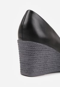 Born2be - Czarne Czółenka Vices ze Skórzaną Wkładką i Plecionką na Koturnie Yearna. Okazja: do pracy, na spotkanie biznesowe. Kolor: czarny. Materiał: skóra. Obcas: na koturnie. Styl: biznesowy #9