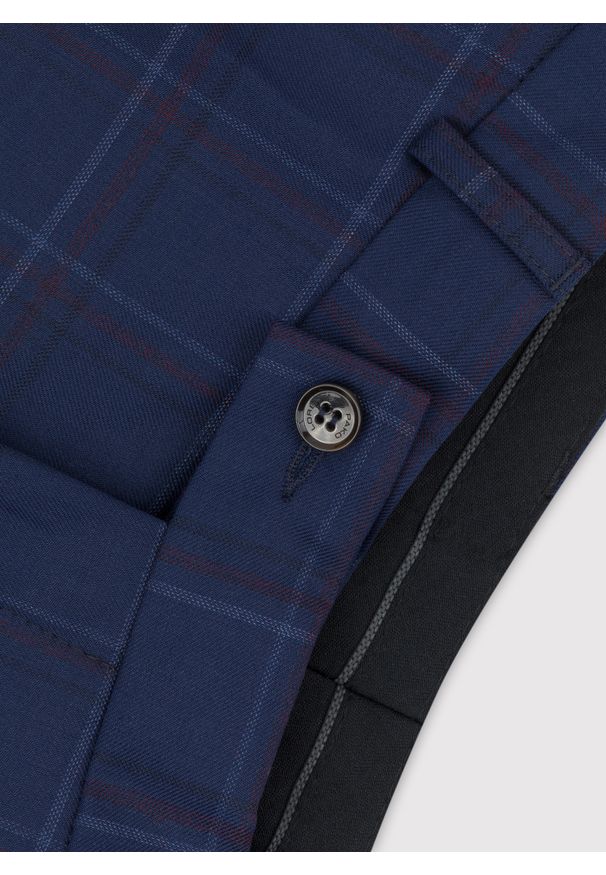 Pako Lorente - PAKO LORENTE – Granatowe spodnie garniturowe w czerwono-niebieską kratkę. Kolor: niebieski, czerwony, wielokolorowy. Materiał: wełna, poliester, lycra. Wzór: kratka