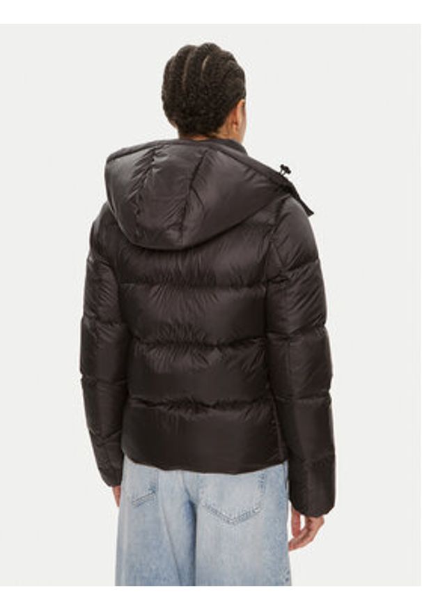 Calvin Klein Jeans Kurtka puchowa J20J223571 Czarny Regular Fit. Kolor: czarny. Materiał: syntetyk