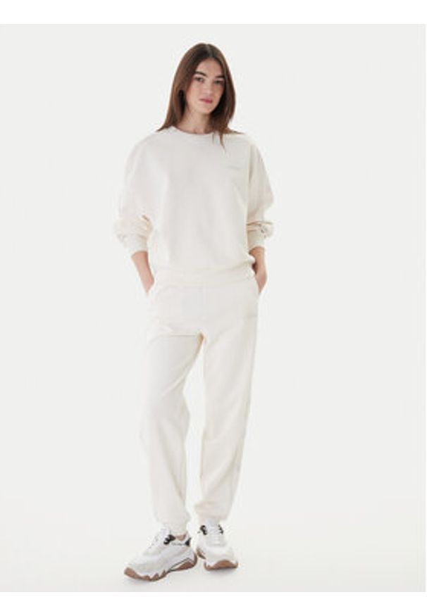 Guess Bluza V6RQ96 KCX22 Biały Regular Fit. Kolor: biały. Materiał: syntetyk
