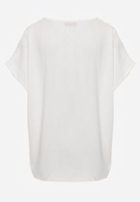 Born2be - Biała Bluzka z Bawełną o Nietoperzowym Kroju z Guzikami Mistwin. Okazja: do pracy, na co dzień. Kolor: biały. Materiał: bawełna. Styl: klasyczny, casual #8