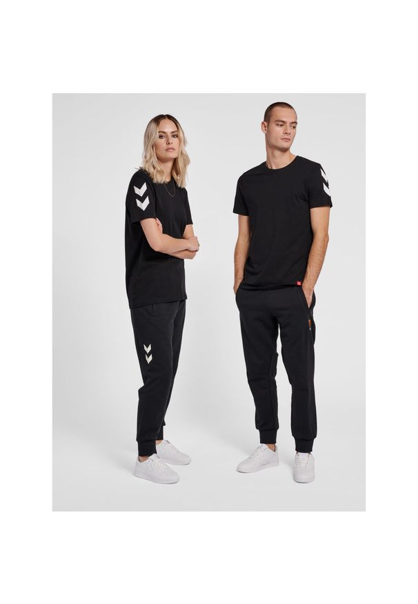 Koszulka Hummel hmlLEGACY chevron. Kolor: czarny. Sport: piłka nożna