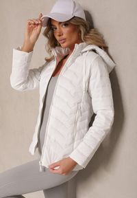 Renee - Biała Kurtka z Pikowanymi Przeszyciami i Odpinanym Kapturem Natisne. Okazja: na co dzień, na spacer. Kolor: biały. Materiał: koronka, jeans. Styl: klasyczny, elegancki, casual #3