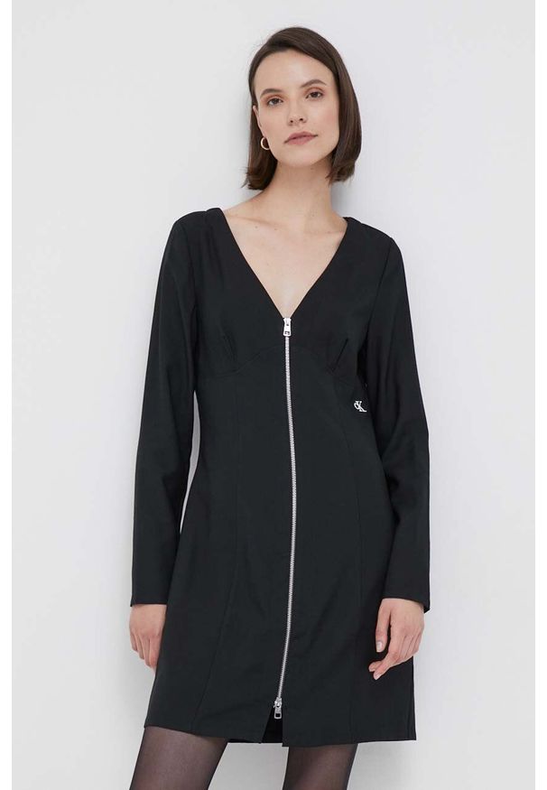 Calvin Klein Jeans sukienka kolor czarny mini prosta. Kolor: czarny. Materiał: tkanina, materiał, wiskoza. Długość rękawa: długi rękaw. Typ sukienki: proste. Długość: mini