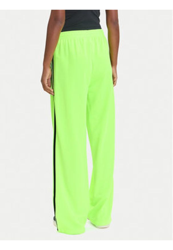 Adidas - adidas Spodnie dresowe adicolor Classic Firebird JW1228 Zielony Loose Fit. Kolor: zielony. Materiał: syntetyk