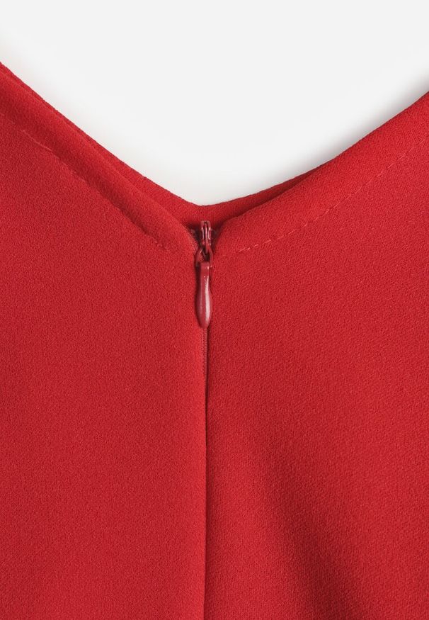 Renee - Czerwona Sukienka o Dopasowanym Kroju z Lekko Bufiastymi Rękawami Zinnashira. Kolor: czerwony. Styl: klasyczny, elegancki