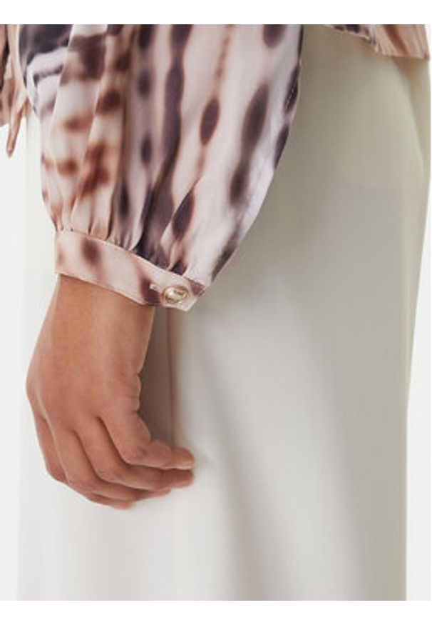 Guess Koszula W6GH22 W1789 Beżowy Regular Fit. Kolor: beżowy. Materiał: wiskoza, lyocell