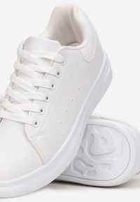 Born2be - Białe Sneakersy Sznurowane na Płaskiej Podeszwie Azih. Nosek buta: okrągły. Zapięcie: sznurówki. Kolor: biały. Materiał: materiał. Obcas: na płaskiej podeszwie. Wysokość obcasa: niski #3