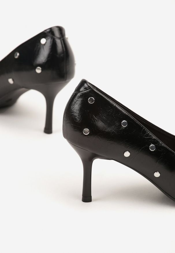 Born2be - Czarne Czółenka na Szpilce Vices ze Skórzaną Wkładką Ozdobione Ćwiekami i Klamrą Rilisea. Okazja: na co dzień. Zapięcie: klamry. Kolor: czarny. Materiał: skóra. Wzór: aplikacja. Obcas: na szpilce. Styl: casual, klasyczny, elegancki