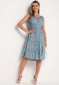 Born2be - Niebieska Rozkloszowana Sukienka z Bawełny Wykończona Gumką w Talii Nelaris. Okazja: na randkę, na imprezę. Typ kołnierza: dekolt hiszpanka. Kolor: niebieski. Materiał: bawełna. Długość rękawa: na ramiączkach. Styl: boho #3